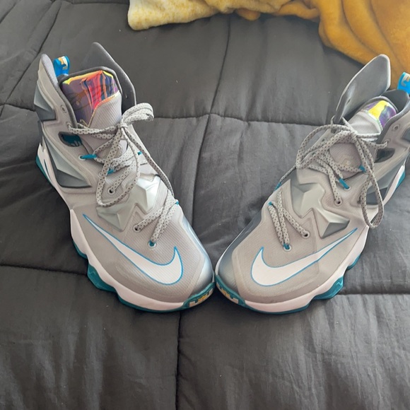NIKE Lebron XIII - Picture 2 of 5